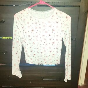 Cute flower top with lace neckline, XS